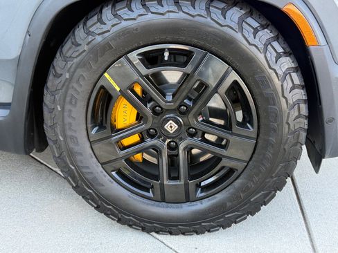 Used 2022 Rivian R1S Launch Edition AWD/4WD image 15
