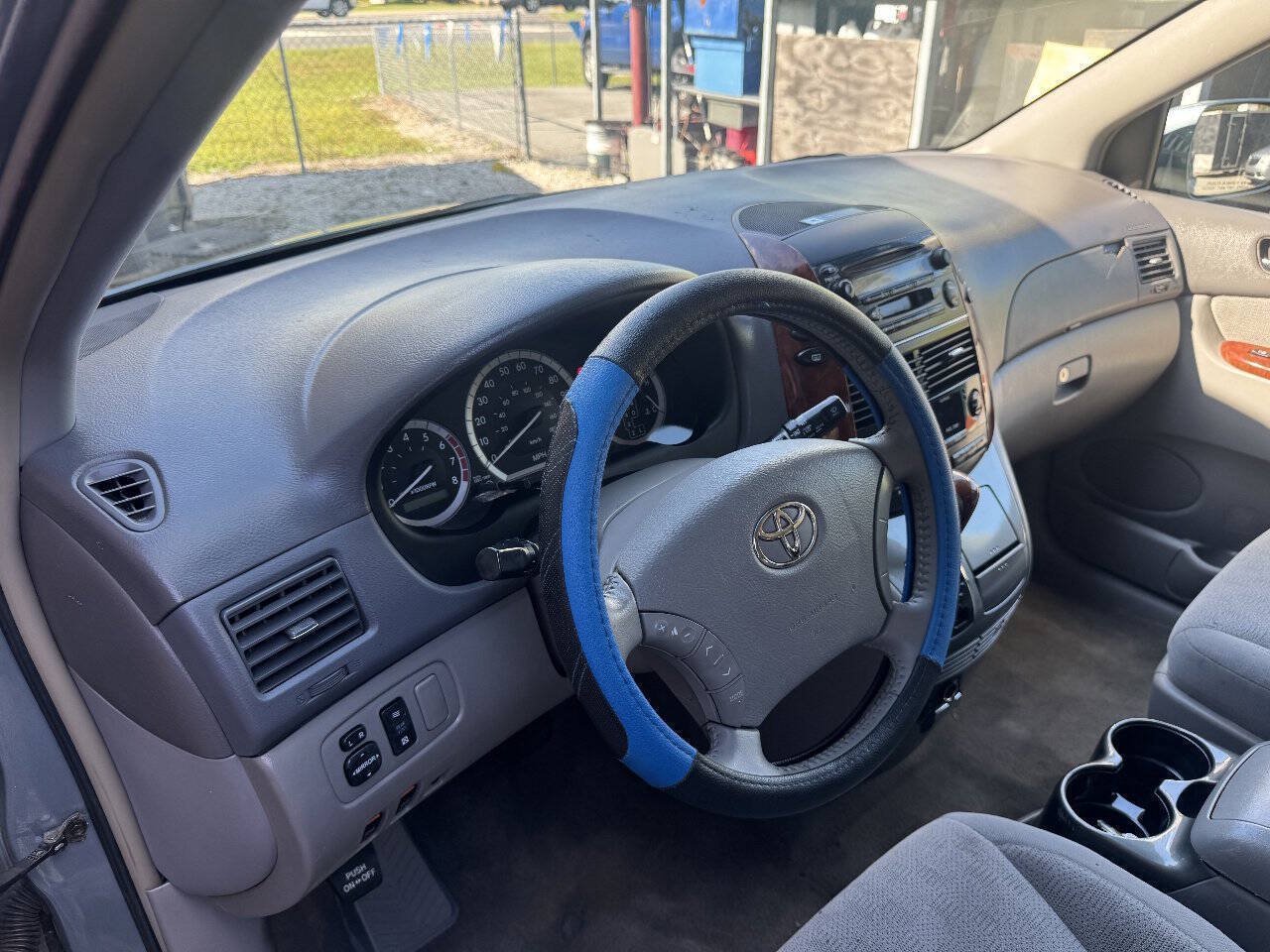 Used 2005 Toyota Sienna FWD image 14