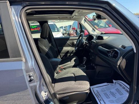 Used 2023 Jeep Renegade Altitude w/ Sun/Sound Group AWD/4WD image 19