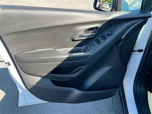 Used 2022 Chevrolet Trax LT w/ Sport Edition image 20