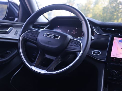 Used 2022 Jeep Grand Cherokee L Limited AWD/4WD image 3