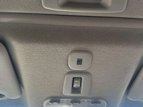 Used 2011 Nissan Juke SV image 32