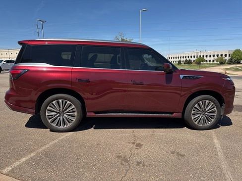 Used 2025 INFINITI QX80 Sensory image 8