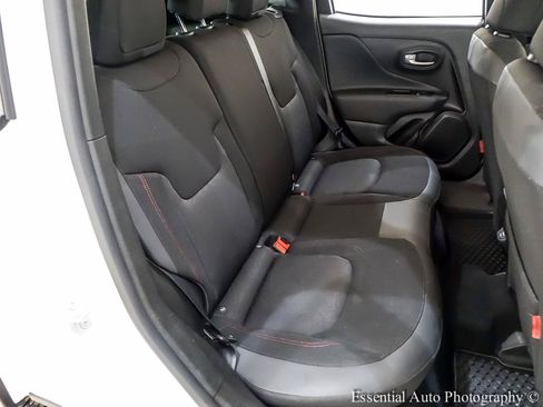 Used 2019 Jeep Renegade Trailhawk w/ Cold Weather Group II AWD/4WD image 29