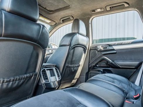 Used 2018 Porsche Cayenne GTS image 37