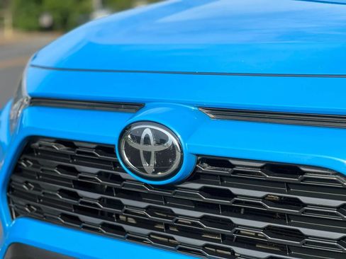 Used 2019 Toyota RAV4 XLE Premium w/ All Weather Liner Package AWD/4WD image 9