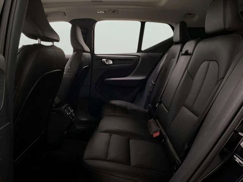 Used 2025 Volvo XC40 B5 Plus image 20