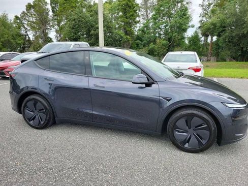 Used 2026 Tesla Model Y Long Range AWD/4WD image 9