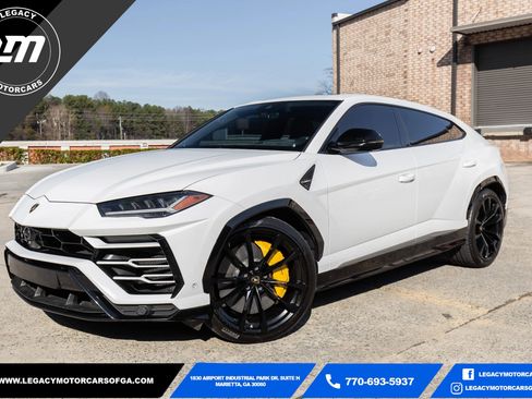 Used 2020 Lamborghini Urus image 1