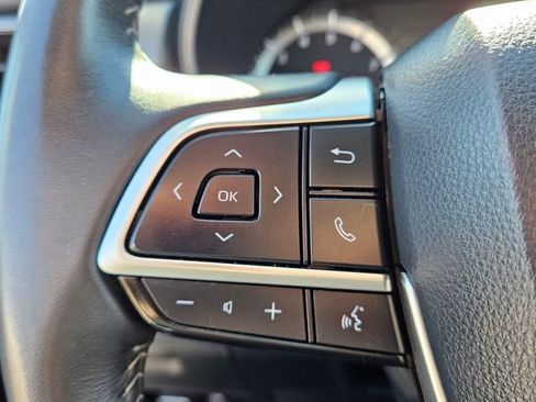 Used 2024 Toyota Highlander LE image 24