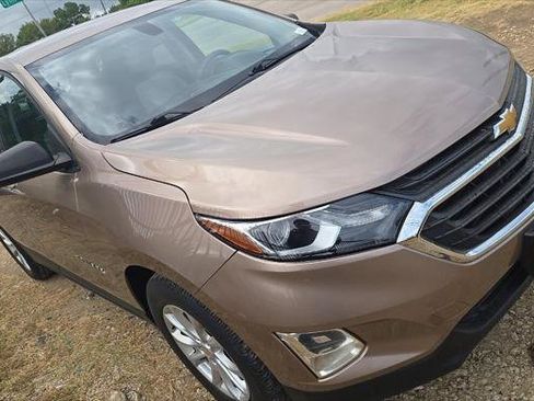 Used 2019 Chevrolet Equinox LS w/ LS Convenience Package FWD image 4