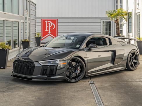Used 2017 Audi R8 V10 plus AWD/4WD image 2
