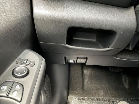 Used 2023 Nissan Kicks SR FWD image 15