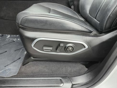 Used 2024 Jeep Wagoneer L Series II RWD image 27