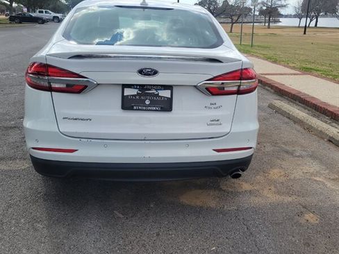 Used 2020 Ford Fusion SE w/ Equipment Group 151A image 3