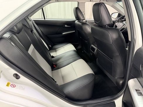 Used 2014 Toyota Camry SE image 8