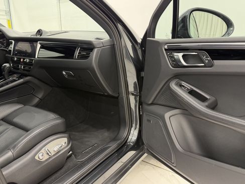 Certified 2024 Porsche Macan AWD/4WD image 22