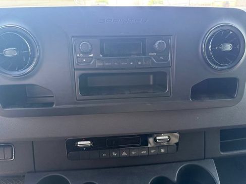 Used 2022 Mercedes-Benz Sprinter 2500 image 9