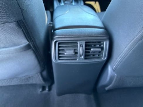 Used 2018 Nissan Rogue SV AWD/4WD image 24