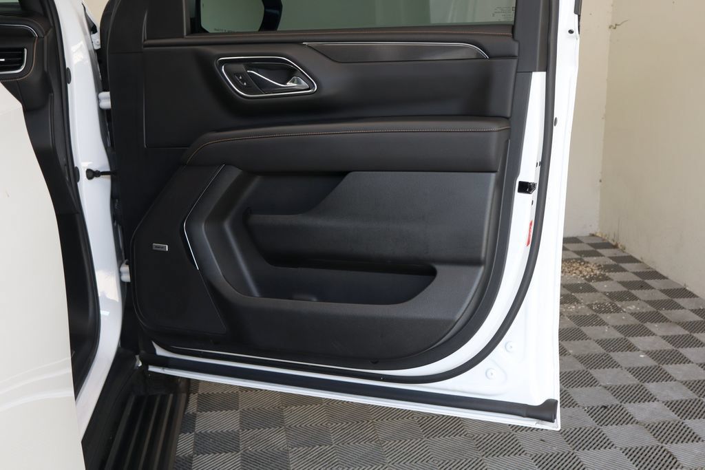 Used 2024 GMC Yukon AT4 w/ Technology Package AWD/4WD image 50