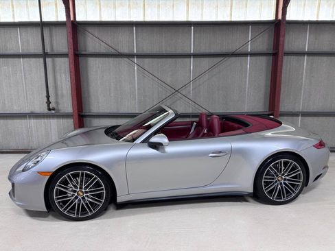 Used 2018 Porsche 911 Carrera 4 AWD/4WD image 2