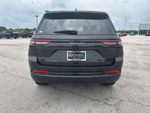 Used 2024 Jeep Grand Cherokee Limited w/ Luxury Tech Group II AWD/4WD image 4