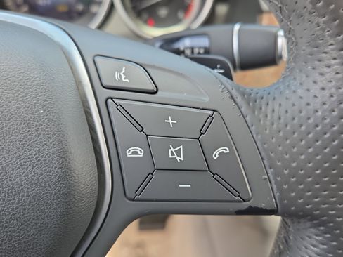 Used 2014 Mercedes-Benz E 350 Sedan image 21