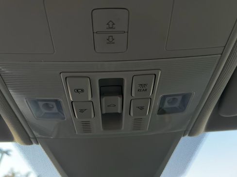 Certified 2023 Volkswagen Tiguan SE w/ Panoramic Sunroof Package image 38