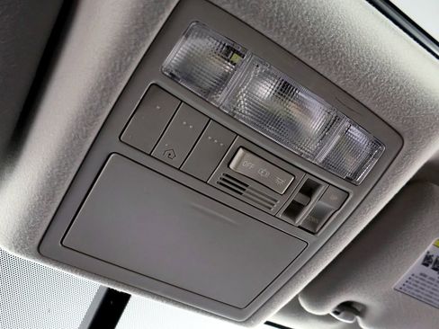 Used 2015 Toyota Venza XLE w/ XLE Premium Package image 39