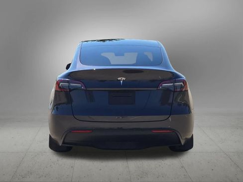Used 2024 Tesla Model Y 2WD image 5