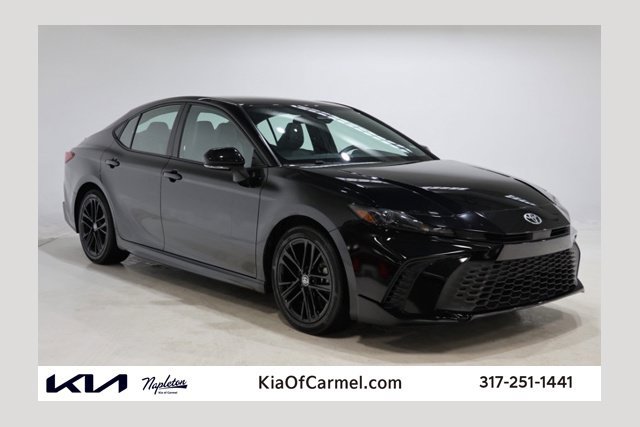 Used 2025 Toyota Camry SE FWD image 1