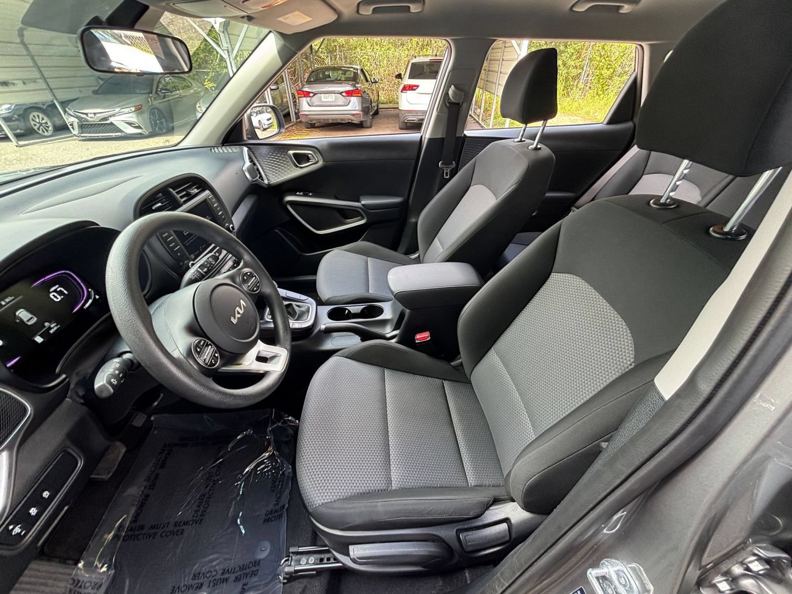 Used 2025 Kia Soul LX w/ LX Technology Package FWD image 24