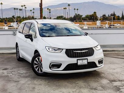 Certified 2024 Chrysler Pacifica Select