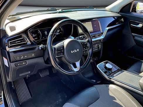 Used 2022 Kia Niro EX image 17