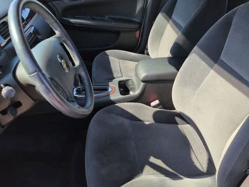 Used 2011 Chevrolet Impala LT FWD image 16