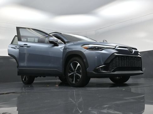 Used 2023 Toyota Corolla Cross AWD Hybrid w/ Convenience Package image 28
