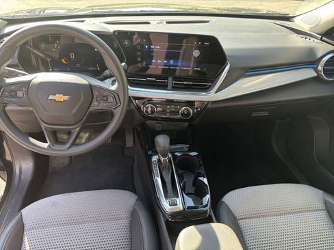 Used 2025 Chevrolet Trax LT image 27