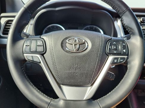 Used 2017 Toyota Highlander Limited AWD/4WD image 31