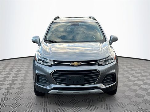 Used 2019 Chevrolet Trax LT w/ LT Convenience Package image 2