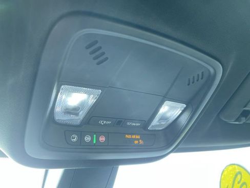 Used 2022 Chevrolet Traverse LS image 34