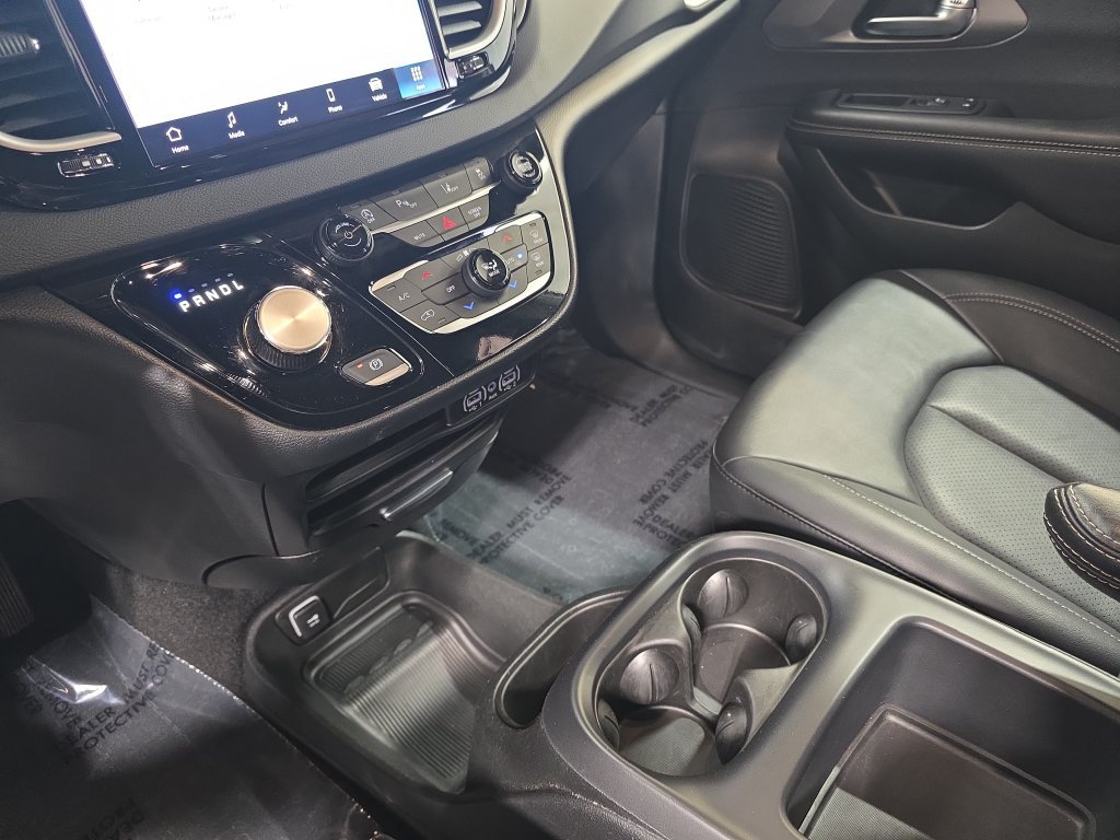 Used 2025 Chrysler Pacifica Select FWD image 29