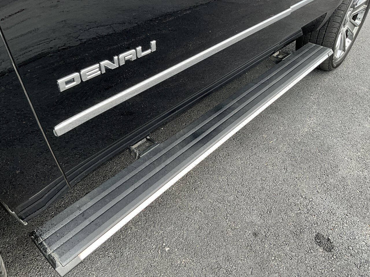 Used 2015 GMC Yukon Denali w/ Premium Package AWD/4WD image 36