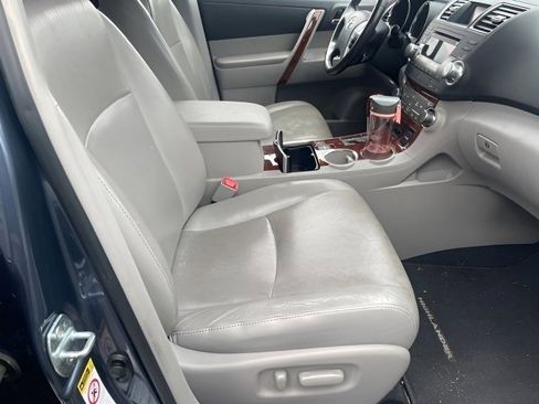 Used 2012 Toyota Highlander Limited w/ Tow Pkg image 6