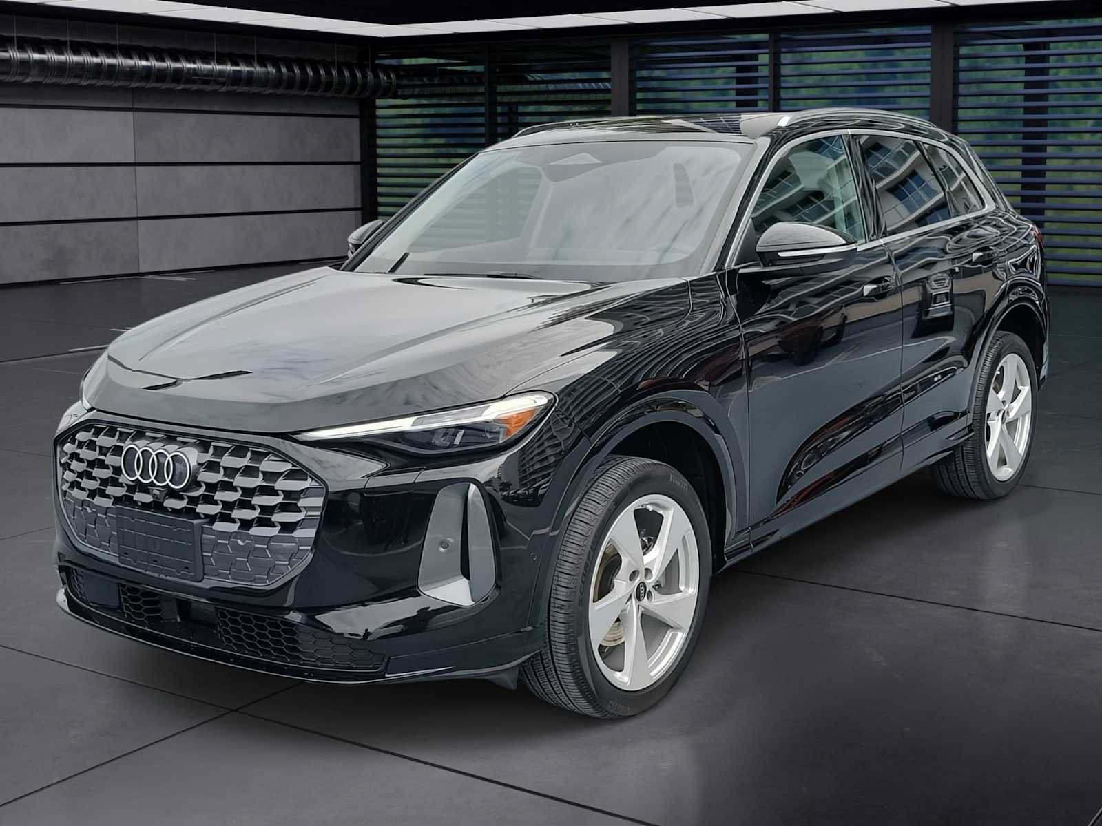 Certified 2025 Audi Q5 Premium Plus AWD/4WD image 1