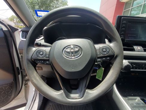 Used 2022 Toyota RAV4 LE FWD image 22