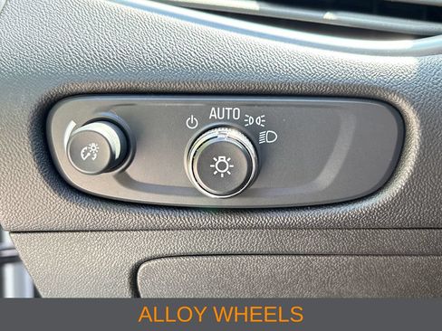 Used 2025 Chevrolet Malibu LT FWD image 9