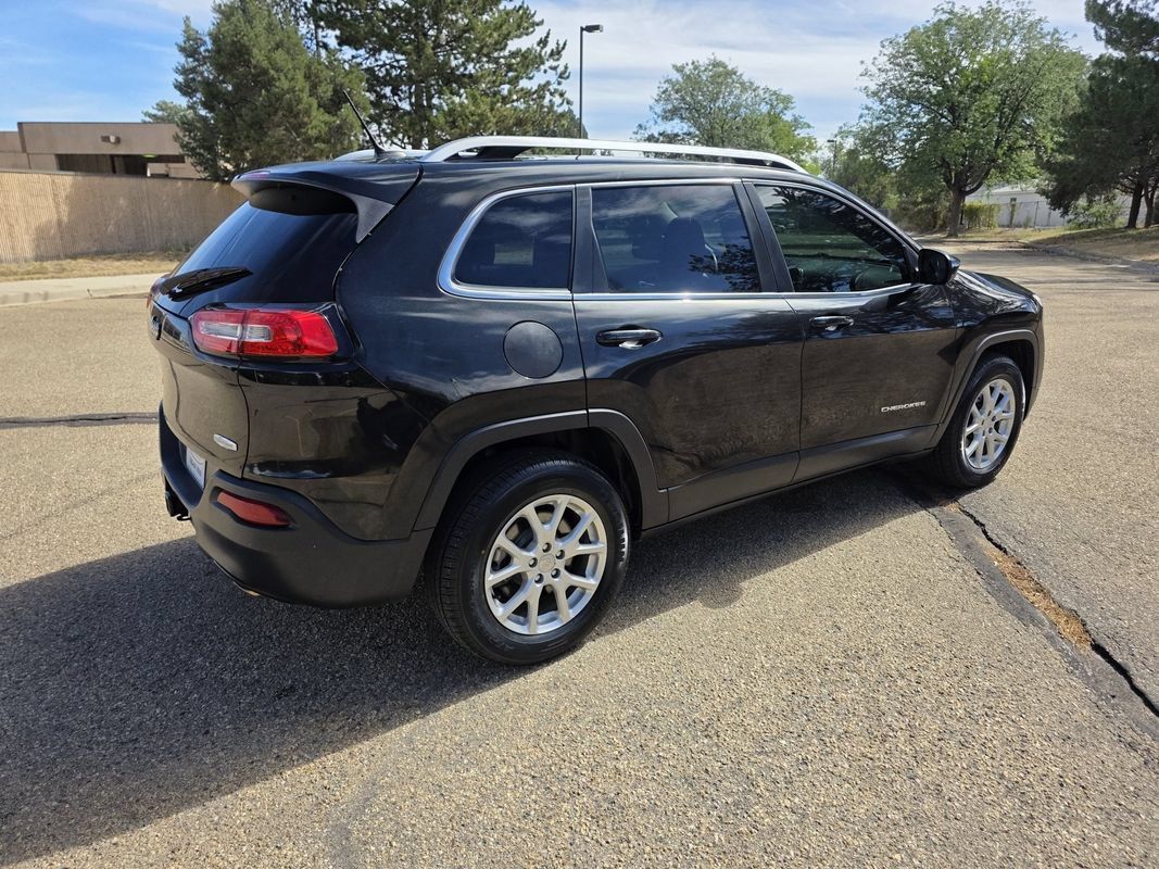 Used 2014 Jeep Cherokee Latitude w/ Cold Weather Group AWD/4WD image 8