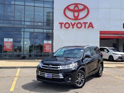 Used 2019 Toyota Highlander XLE w/ Carpet Mat Package (TMS)