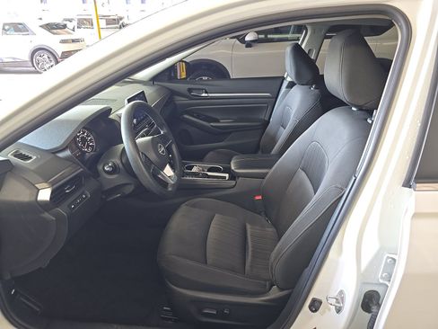 Used 2023 Nissan Altima 2.5 SV FWD image 8