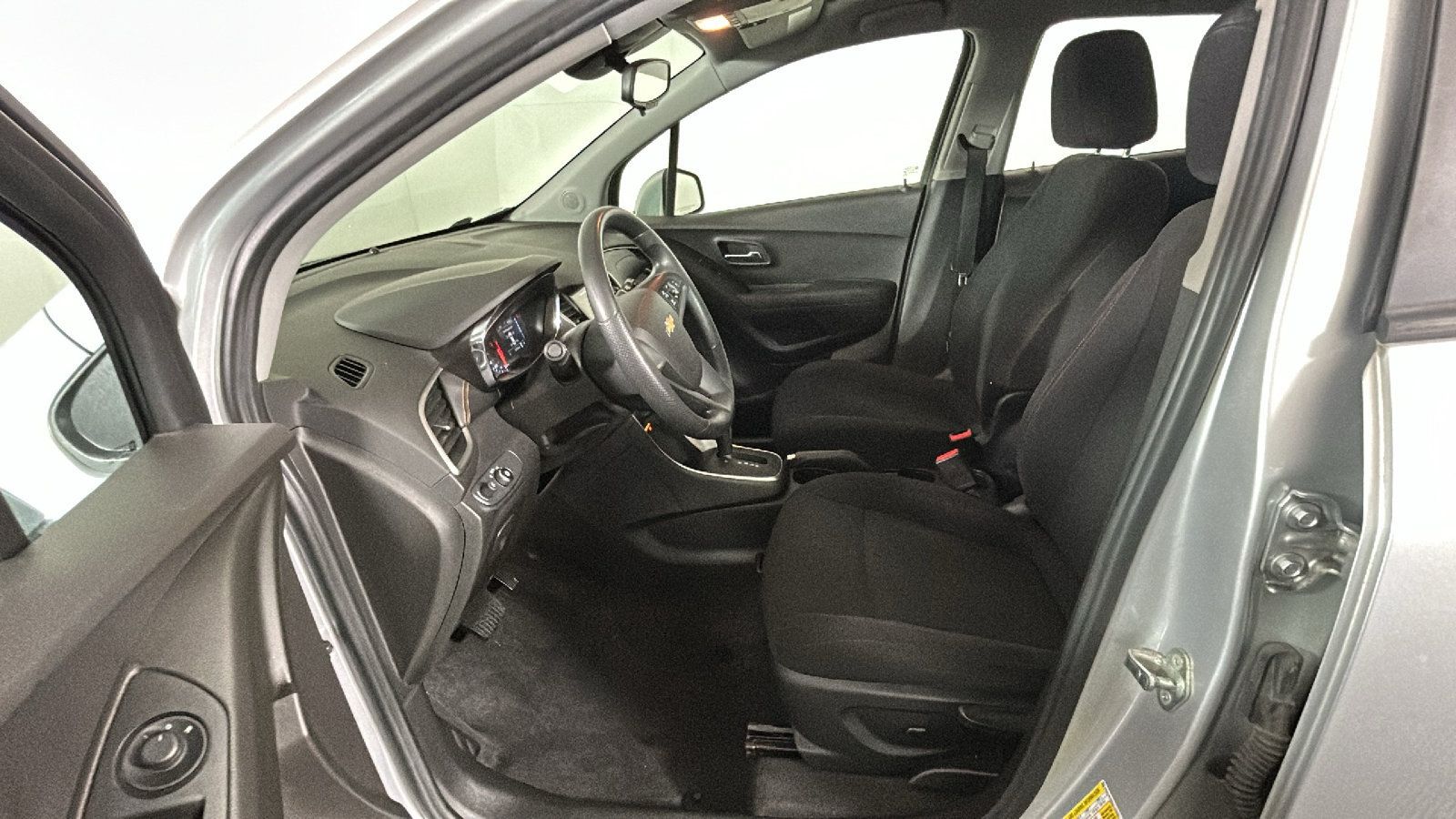 Used 2018 Chevrolet Trax LS FWD image 13